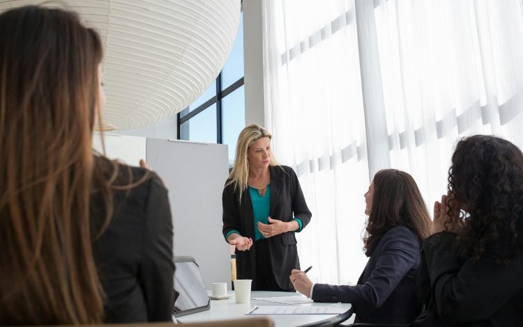  ¡Alarma en Europa! Los trabajadores temen que la influencia de las empresas estadounidenses dañe su cultura laboral – 

 – En un click