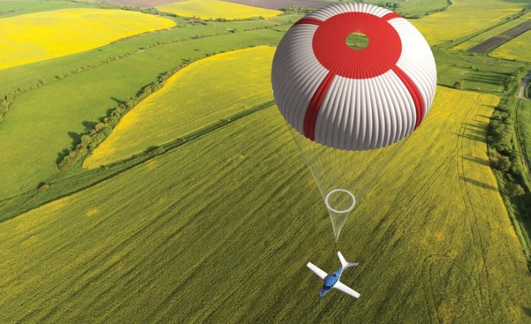  Hay quienes preguntan por qué los aviones no tienen paracaídas. Este fabricante decidió dejar de preguntarle y poner uno

 – En un click