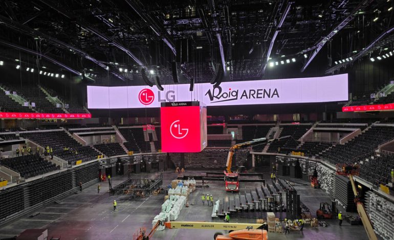 Hemos estado en Roig Arena, el estadio que el propietario de Mercadona abrirá en Valencia. Si no tienes más pantallas es porque no pueden

 – En un click