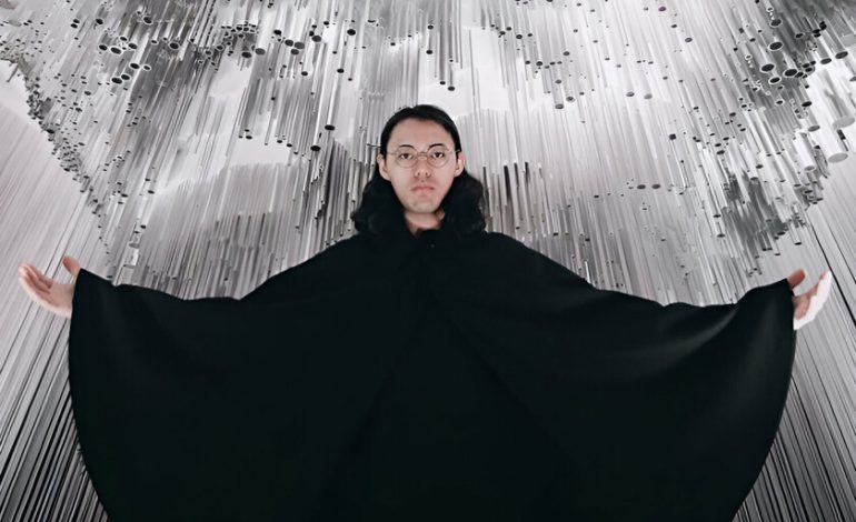  Cansado de los interminables días hábiles de Japón, un joven tenía la idea de no hacer horas extras: crear una religión

 – En un click