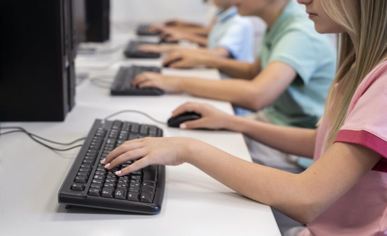  Madrid ya ha establecido el freno de la tarjeta en las aulas. Las tijeras no cortarán todos los centros por educación igualmente

 – En un click
