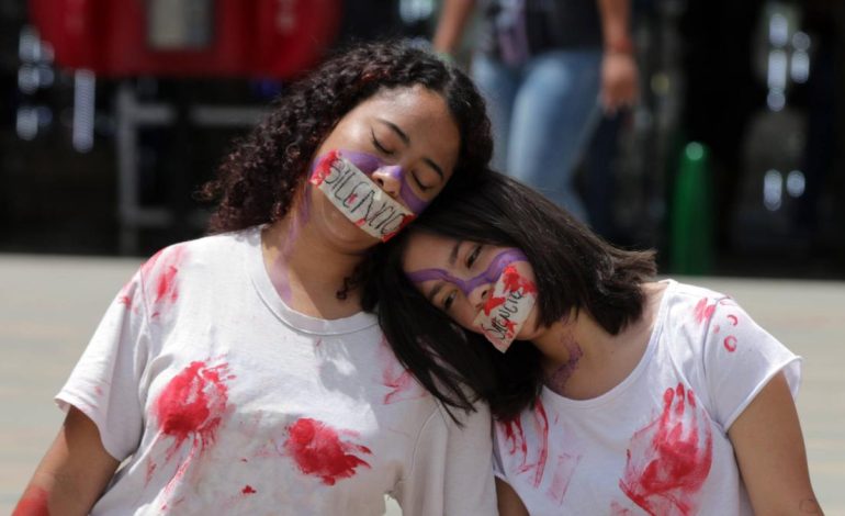 Autoridades en acciones de lanzamiento de Sucre para evitar más casos de femicidio

 – En un click