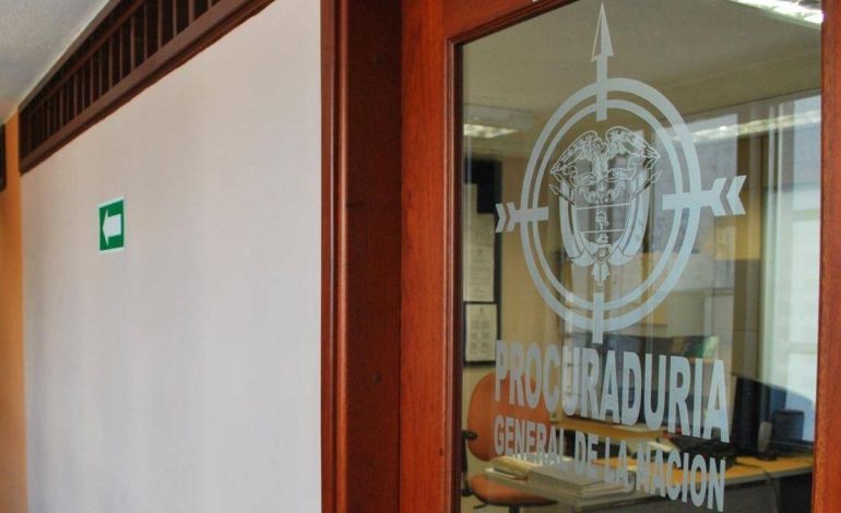  Procuraduría formula cargos al ex alcalde William dau por presunta participación política indebida

 – En un click