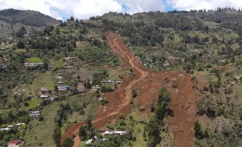  Existe un riesgo de tragedias como duras para el agua saturada en las laderas

 – En un click
