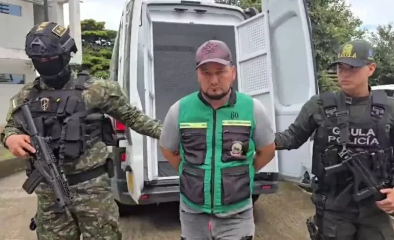  Por lo tanto, operaron extorsionistas que convocaron a los campesinos a las reuniones y atacaron con explosivos que no asistieron

 – En un click