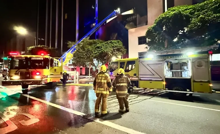  Voraz Fire en la clínica fundadores de Medellín obligados a cerrarlo por completo; Imágenes y videos

 – En un click