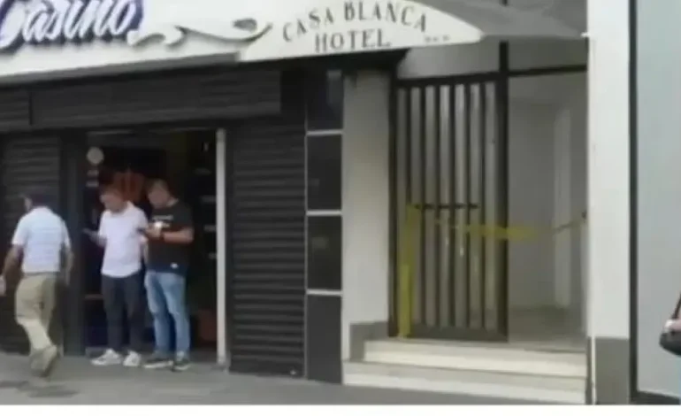  Masacre en el hotel Valle

 – En un click