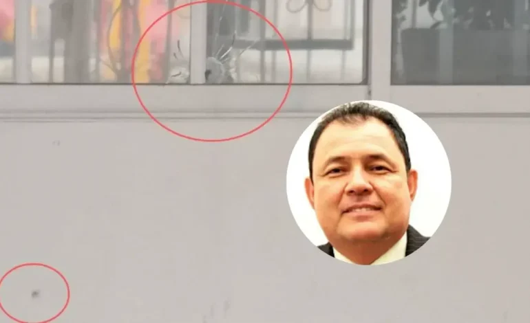 Las autoridades investigan el posible caso de extorsión
– En un click