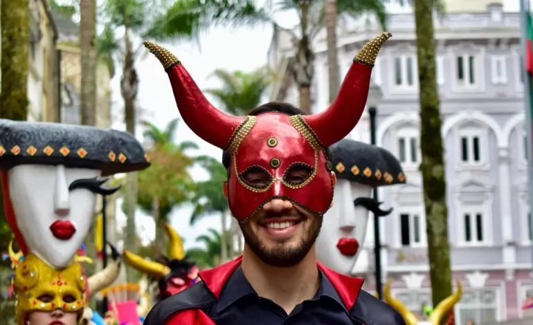 Figura del debate del diablo Lit en la Asamblea de Caldas para aprobar el carnaval de Riosucio como herencia; Voces a favor y en contra
– En un click