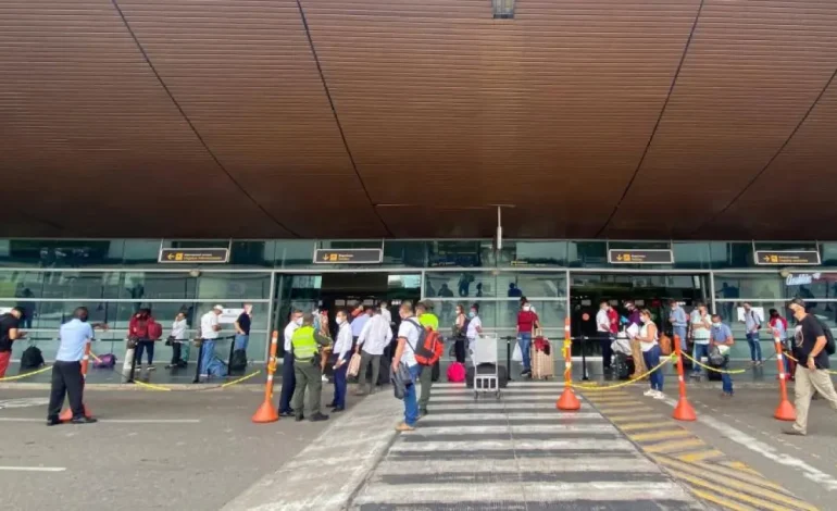 Aeropuerto de Rafael Núñez con operaciones canceladas: mal tiempo en Cartagena
– En un click