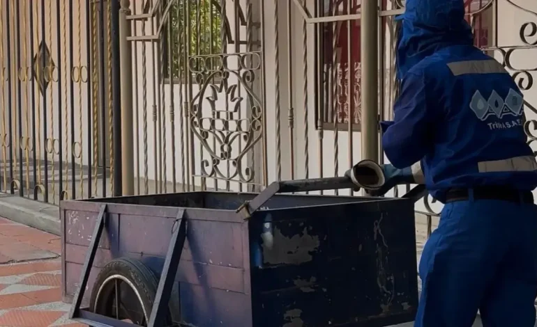  El trabajo silencioso de las personas que mantienen a Barranquilla limpia

 – En un click