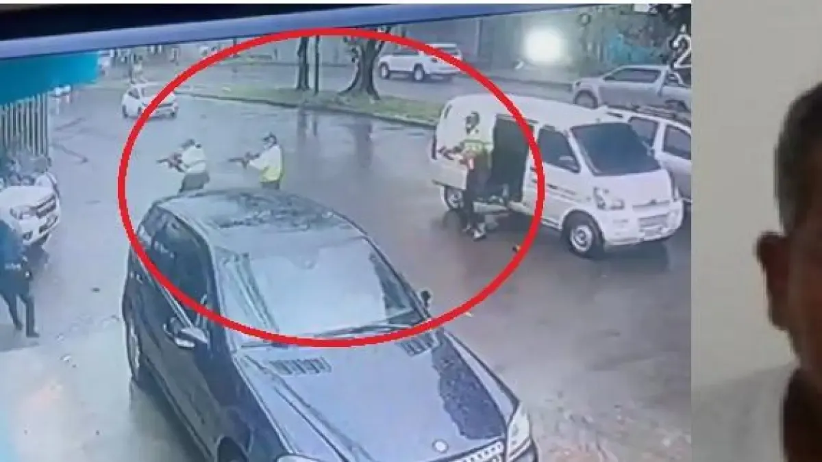 Los hombres se disfrazaron de oficiales de policía y acudieron al temido alias ‘El Diablo’ con un rifle

 – En un click