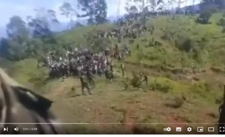  Asonado contra el ejército en el área rural de Jamundí, en Valle del Cauca: «La comunidad está obligando a las tropas a irse», dice un soldado

 – En un click