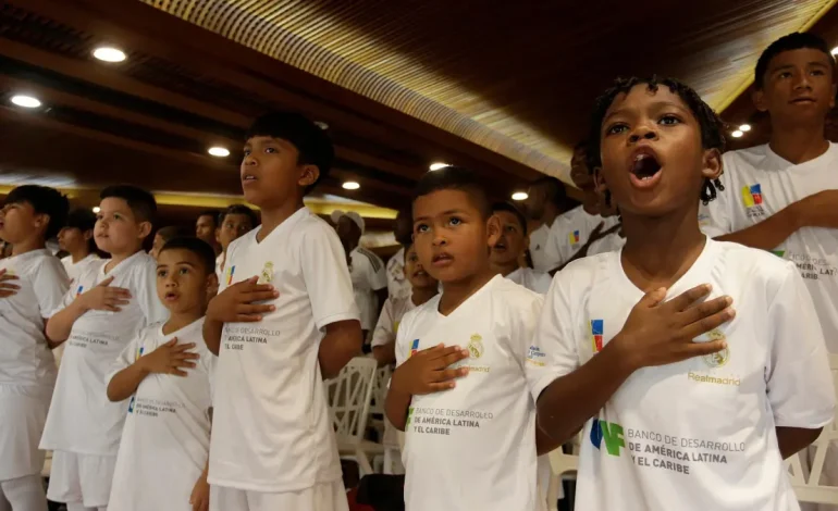  Así, la alianza nació para fomentar los valores a través del fútbol, dirigido a 150 niños

 – En un click
