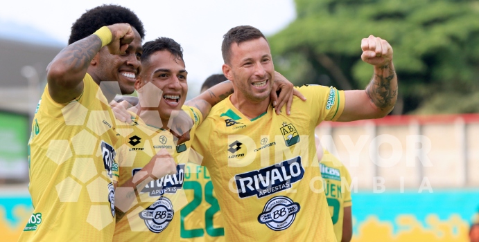  Bucaramanga cerca de cierre de crack de fútbol colombiano

 – En un click