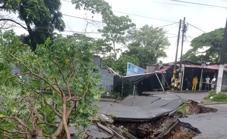  Cayó un puente y hay 18 puntos con emergencias para lluvias; ¿Y el camino a Bogotá?

 – En un click