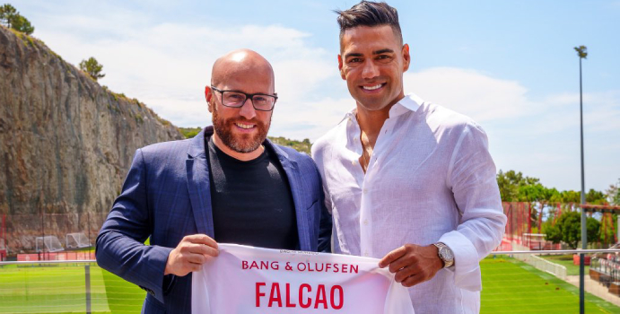 Mientras lo critican en Colombia, en Mónaco honran a Falcao

 – En un click