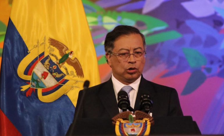 ¿Qué dijeron Gustavo Petro y la oposición?
– En un click