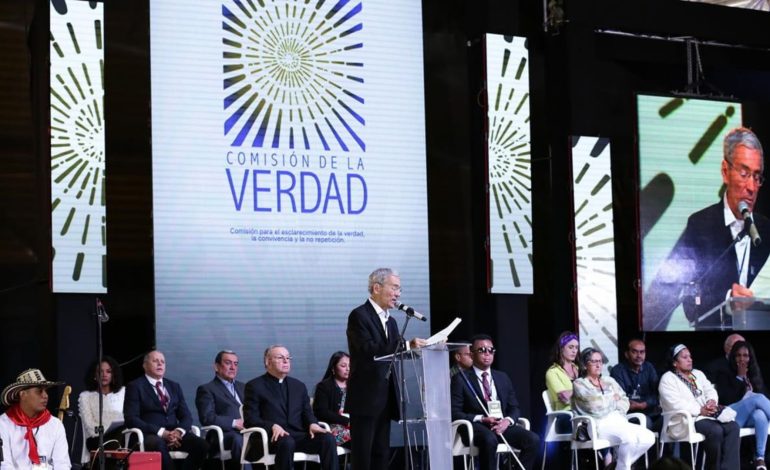  Progreso y estancamiento establecido por la Comisión de la Verdad en la implementación del proceso de paz

 – En un click