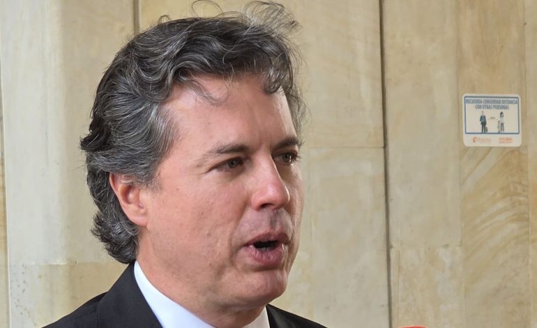  Juan Manuel Galán requiere una resolución de la autorización de la ubicación de la ubicación de 33 disidentes

 – En un click