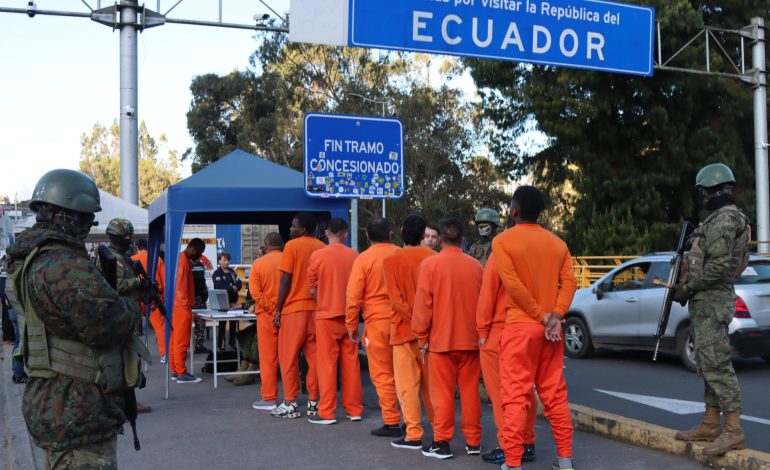 Ecuador deportará a 1,000 prisioneros colombianos
– En un click