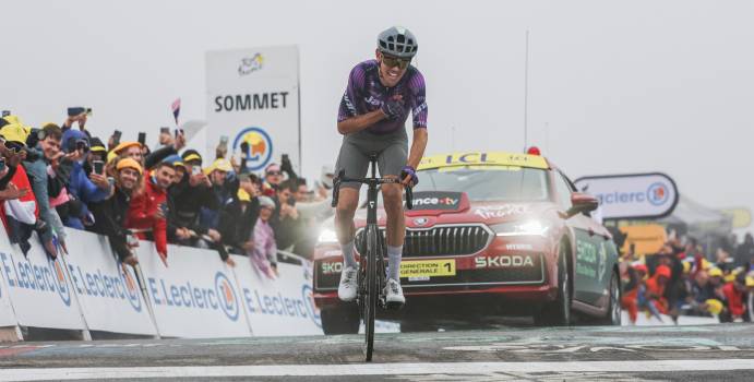 El australiano Ben O’Connor gana en el Col de la Lze

 – En un click