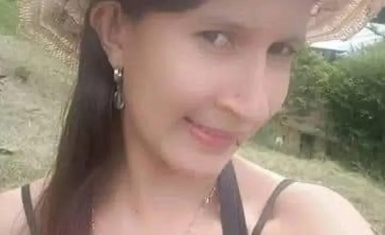  Grabaron creciendo desde un río y vieron cómo la corriente arrastró a una mujer en Cauca: «¡Lo tomó!»

 – En un click