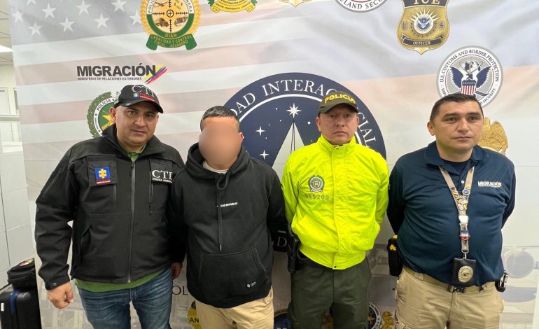 Capturan a los ciudadanos ecuatorianos en Bogotá buscados por el tráfico de drogas y el terrorismo, más

 – En un click
