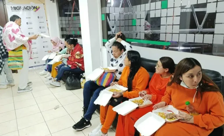 La mayoría de los prisioneros nacionales deportados al país de Ecuador ya habrían sido liberados en las ciudades de Cali y Bogotá
– En un click