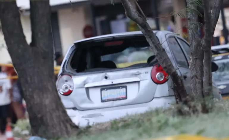  La patrulla policial fue salvada por 10 metros

 – En un click