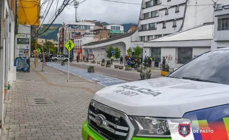  Las preguntas, después de una colisión de la patrulla policial contra las prendas del ejército: sus ocupantes huyeron

 – En un click