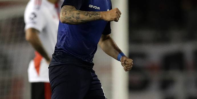 Nahuel Bustos habría rechazado el juego en Santa Fe

 – En un click