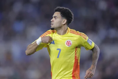  El colombiano Luis Díaz, criticado por no ir al funeral de Diogo Jota

 – En un click