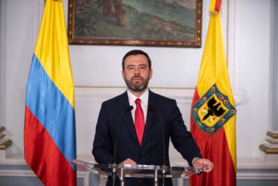 El alcalde de Bogotá coloca a las autoridades de un posible ataque contra él
– En un click