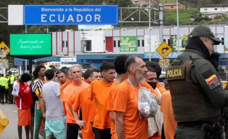 Mil colombianos fueron deportados de Ecuador –
– En un click