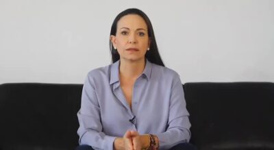  María Corina Machado simpatiza con Álvaro Uribe en «estas horas duras y complejas»

 – En un click