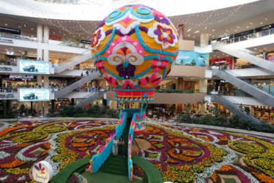 Un globo decorado decorado de 14 metros decorado en Medellín la floración viva más grande del mundo
– En un click