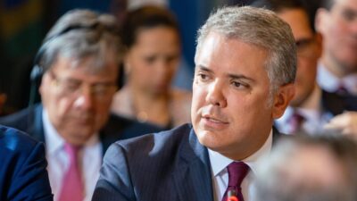  Los presidentes colombianos Duke y Pastrana apoyan a Uribe después de ser condenados

 – En un click