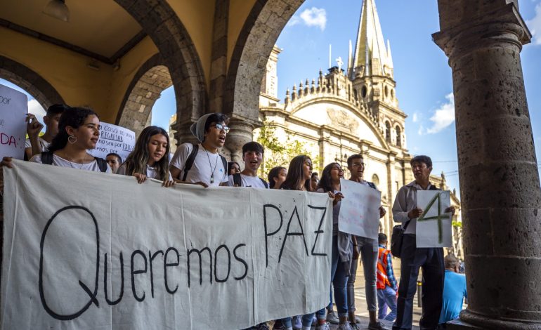  México enfrenta una ola de violencia que preocupa a la comunidad internacional – 

 – En un click