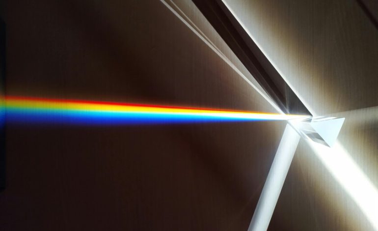  ¿Qué es un año ligero y por qué es imposible viajar en menos de un año, según la relatividad de Einstein?

 – En un click