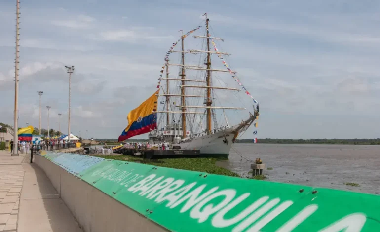  Grumete de la Armada Nacional Cayó al río Magdalena durante el alistamiento del arco «Gloria» en Barranquilla

 – En un click