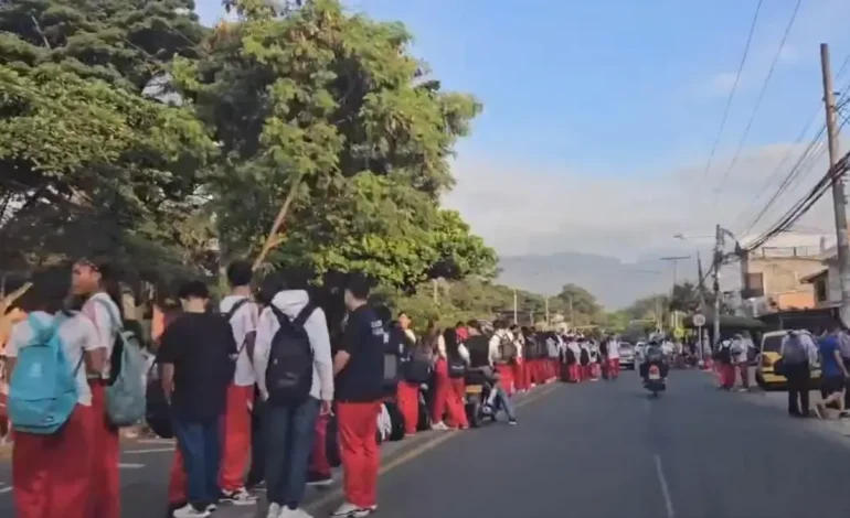  ‘Se cuidan de nosotros, no los criminalizan’: estudiantes de la universidad del INEM defendieron a las madres de la comunidad después de la controversia debido a la recolección en los baños

 – En un click