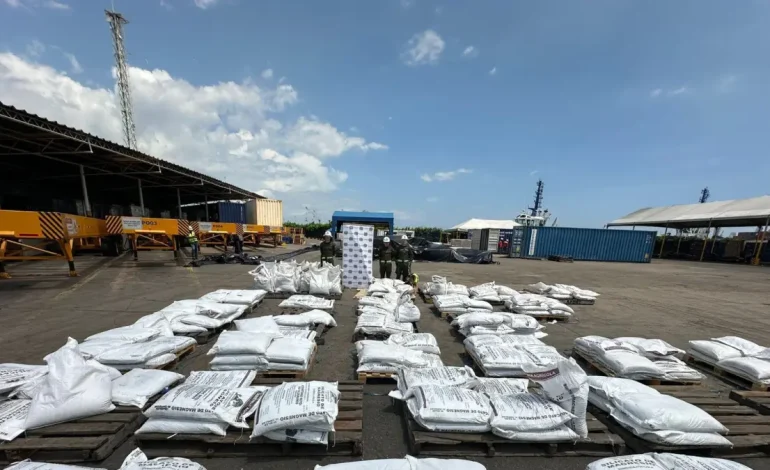  barcos, contenedores y un velero, con destino de carga a Europa

 – En un click