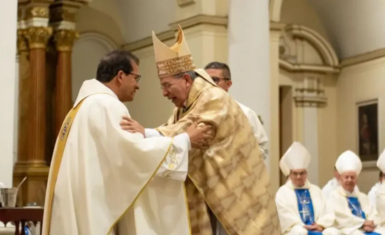  Él es el monseñor Ramón Alberto Rolón, designado por el Papa Leo XIV como el nuevo obispo de la diócesis de Chiquinquirá, en el oeste de Boyacá

 – En un click