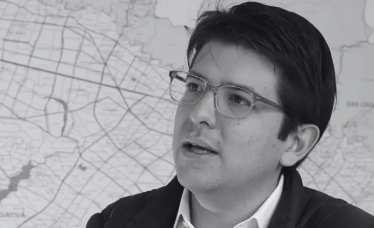  Miguel Uribe | El último discurso en público del senador antes del ataque: «Nos están devolviendo a un pasado de violencia que no queremos repetir»

 – En un click