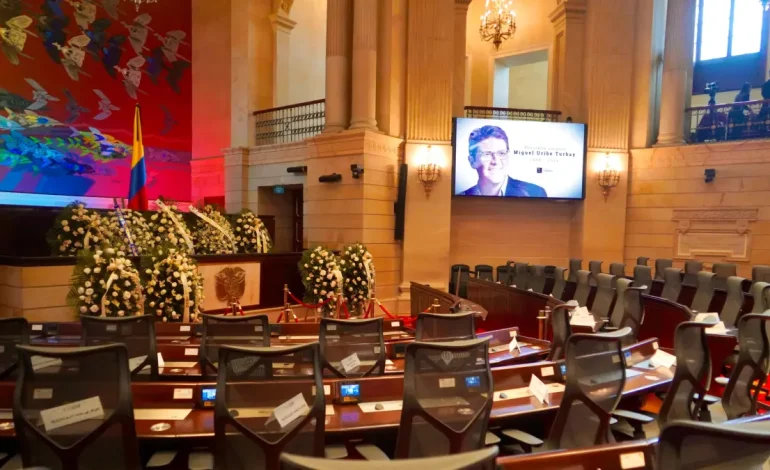 ¿Qué implicaciones se declararon los días de luto en Bogotá, Medellín y Bucaramanga después del asesinato de Miguel Uribe Turbay?

 – En un click