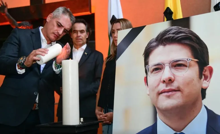  Así era como se vivía Eucaristía en el Gobierno de Antioquia.

 – En un click