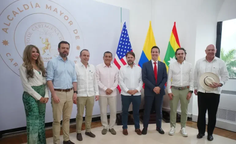  Jhon Macnamara, embajador de los Estados Unidos y dos senadores de esa nación se reunieron con alcaldes del país en Cartagena

 – En un click