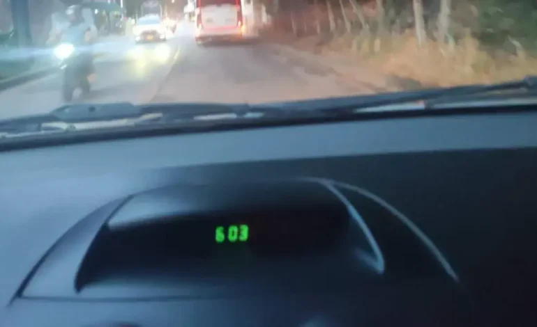  La atacaron con un destornillador y la arrojaron a la carretera después del robo

 – En un click