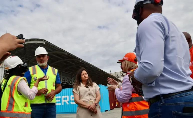  ¿Cuál fue la propuesta del Ministro de Transporte, María Fernanda Rojas para enfrentar el problema de los contenedores vacíos en Buenaventura?

 – En un click